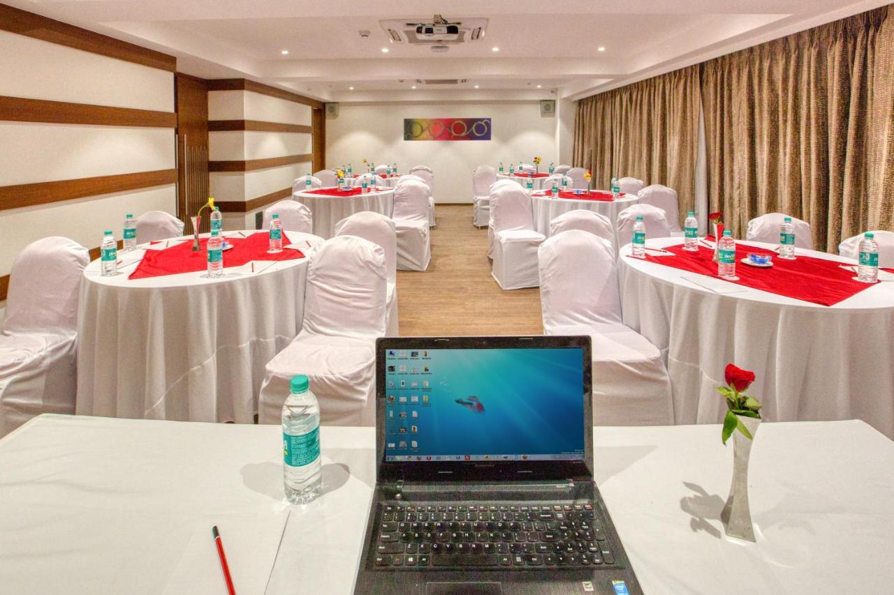 7 Apple Hotel - Viman Nagar Pune Exterior photo