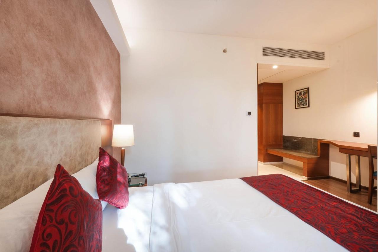 7 Apple Hotel - Viman Nagar Pune Exterior photo