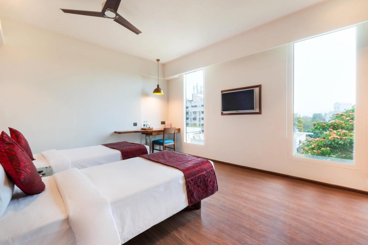 7 Apple Hotel - Viman Nagar Pune Exterior photo