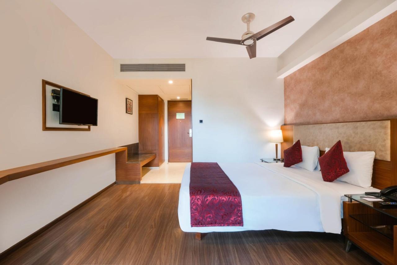 7 Apple Hotel - Viman Nagar Pune Exterior photo
