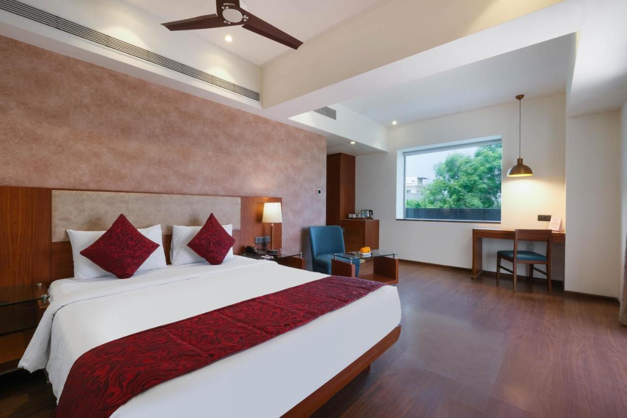 7 Apple Hotel - Viman Nagar Pune Exterior photo