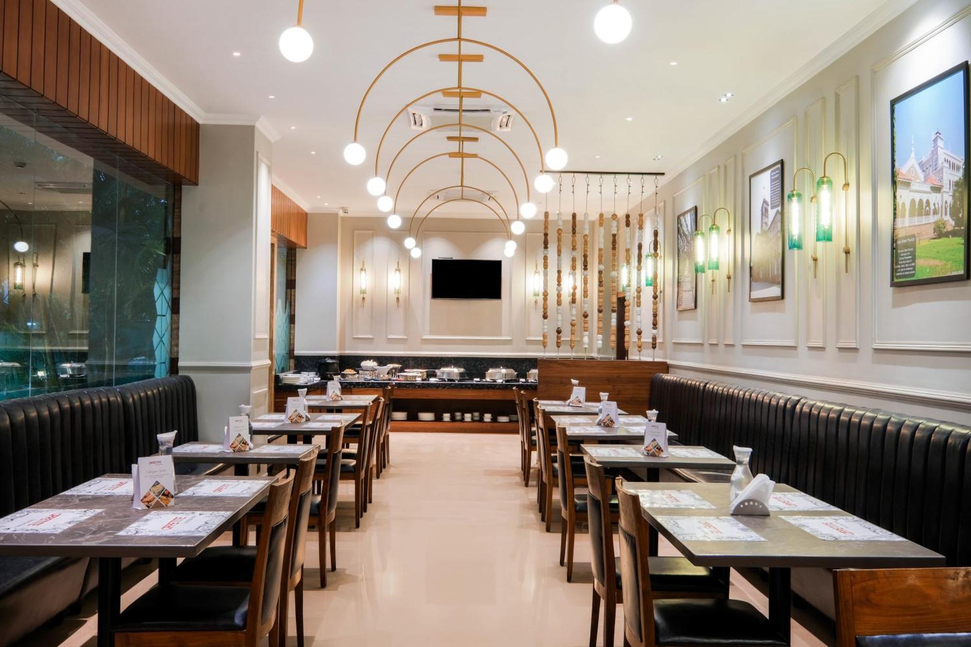 7 Apple Hotel - Viman Nagar Pune Exterior photo